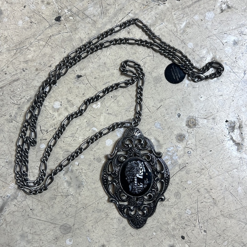 Evil Pawn Jewelry - Cameo Skull Amulet Necklace